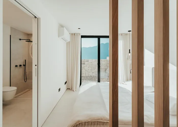 Luxe Vista Lakeside Villa Brenzone sul Garda