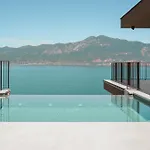 Luxe Vista Lakeside