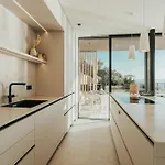Luxe Vista Lakeside Villa *