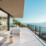 Luxe Vista Lakeside Villa *