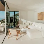 Luxe Vista Lakeside Villa