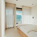 Luxe Vista Lakeside Villa *