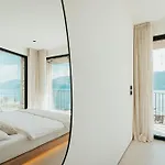 Luxe Vista Lakeside