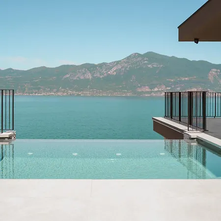 Luxe Vista Lakeside