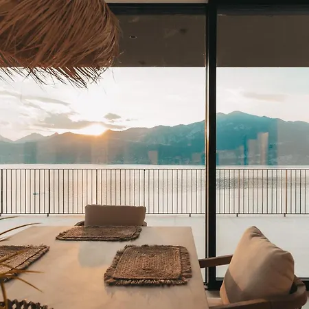 ヴィラ Luxe Vista Lakeside