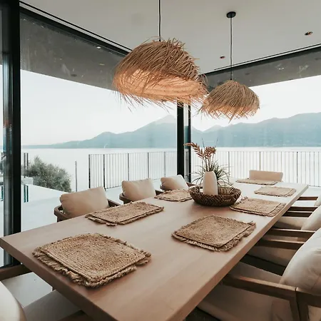 Luxe Vista Lakeside فيلة برنزوني سول جاردا