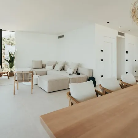 Luxe Vista Lakeside Villa