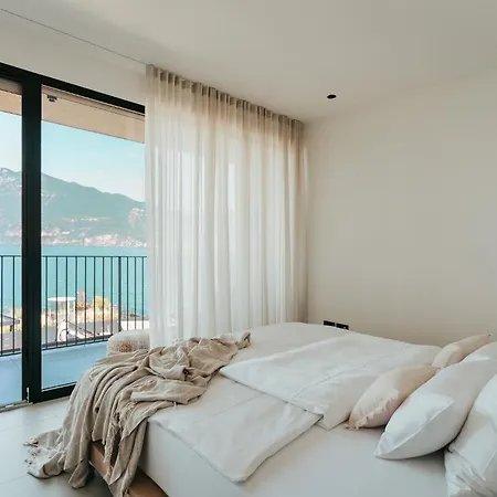 Luxe Vista Lakeside فيلة برنزوني سول جاردا