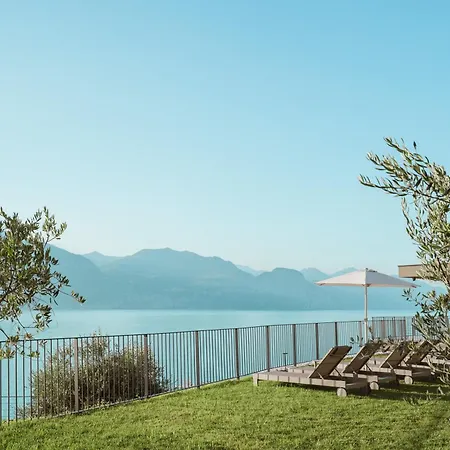 Luxe Vista Lakeside Villa *