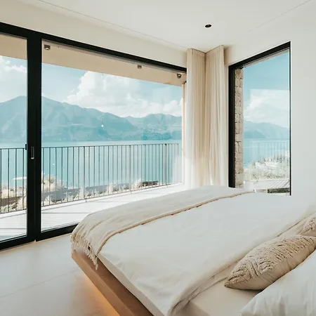 Luxe Vista Lakeside
