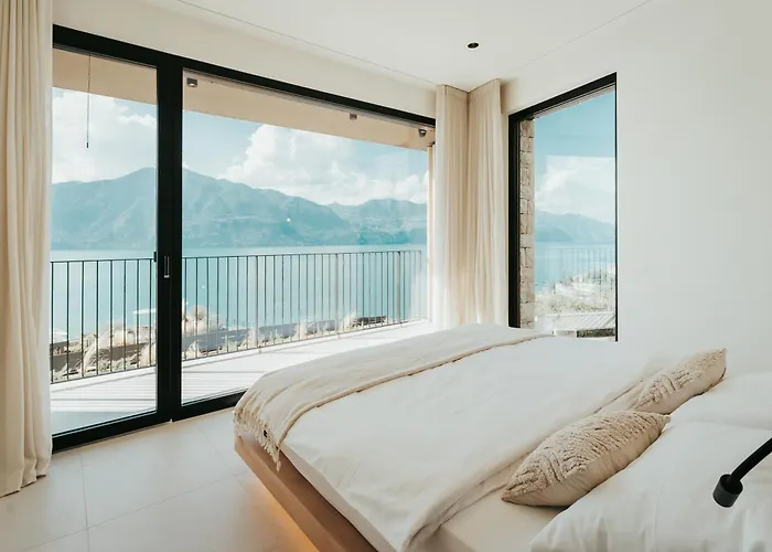 Luxe Vista Lakeside
